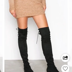 Mocka overknee skor - Mocka overknee skor från Nelly aldrig använda