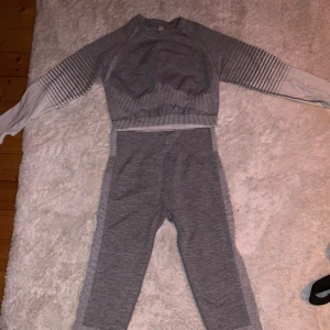 Träningset - Sköna snygga träningset i ljus grå färg, aldrig använda. Storlek L men passar mer en M väldigt stretchiga  