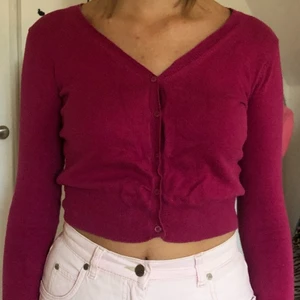 Rosa kofta - En brandy liknande söt kofta. Passar en S bra💗 (köparen står för frakten, 44📦) BETALNING SKER VIA SWISH