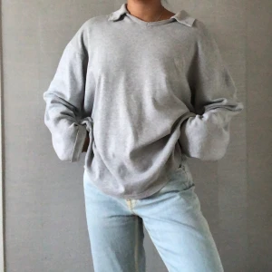 Sweatshirt Armani - Världens finaste sweatshirt från armani köpt på humana så kanske inte är äkta ❤️ frakt är antingen 44 eller 66kr 