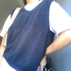 Snygg pullover - Skitfin pullover köpt secondhand! Retroskick💕 jättenajs passform. Frakt på 59 annars möts vi på söder ❤️ 