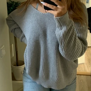 Tröja - Tröja, storlek m, passar S. Superskön, 150 kr+frakt. Knuten rygg. 