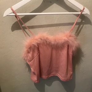 Linne  - Oanvänt Linne i L men passar M 