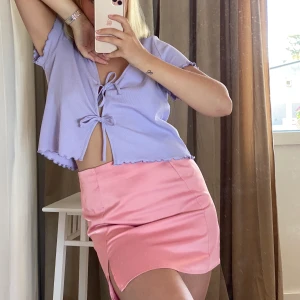 Lila topp från Monki - Snöras topp från Monki strl M, nyskick! 