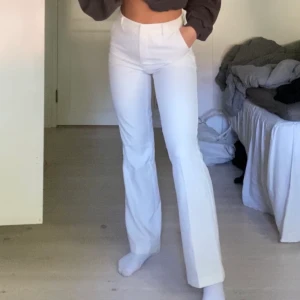 Vita kostymbyxor - Vita kostymbyxor, superfin passform! Köpare står för frakt 