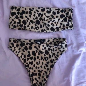 bikini - leo-bikini💕 strlk 38 i båda delar. oanvänd