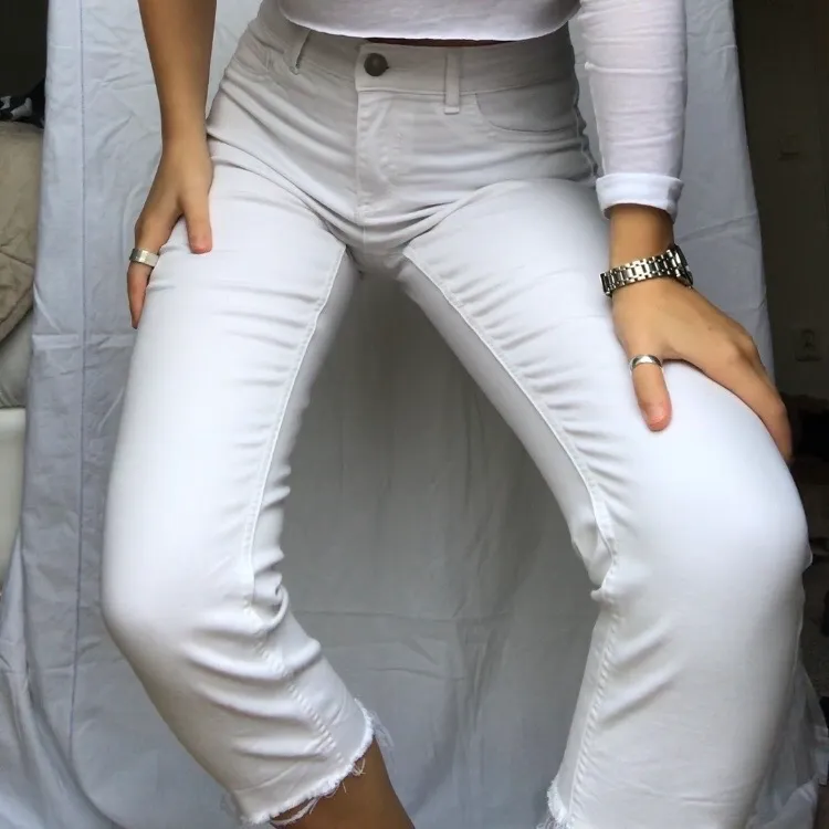 Vita avklippta jeans, kortare och supersköna!!!. Jeans & Byxor.