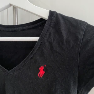 Ralph lauren t-shirt - En snygg v ringad t-shirt