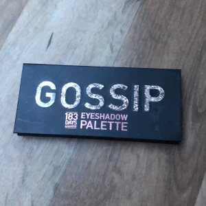 Gossip pallet  - En gossip pallet ifrån dollarstore nästan aldrig använt bara nån gång på en fest eller nått liknande 40kr inklusive frakt☺️
