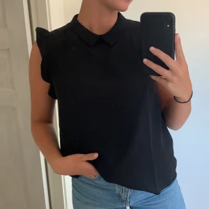 Fin blus  - Super fin blus från mango i storlek M. Inte använd mycket så väldigt fint skick!! 🥰🥰 köparen står för frakten 