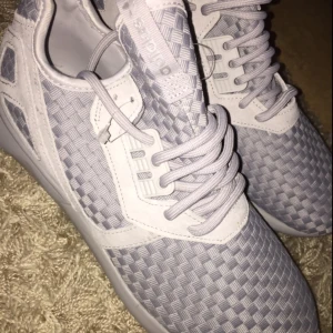  - Helt nya, aldrig använda. 
Storlek 42 men passar även 43