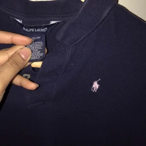  - sälja min Ralph Lauren polo pga. den är lite för mig. bättre bild kan jag fixa 