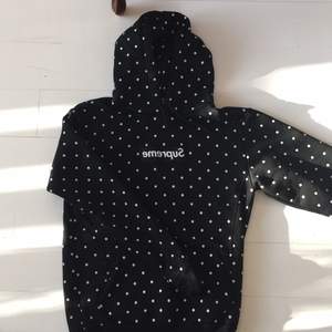 Supreme hoodie. Worn twice. In good condition. Fits girls sizes S and M and men sizes XS and S. 