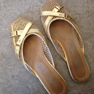  - Tofflor, sandaller, glittrar 