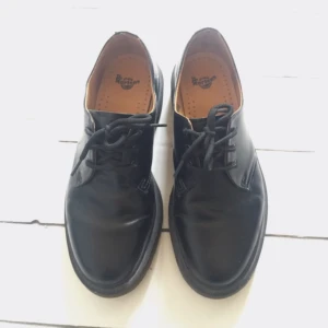  - Knappt använda doc martens, nypris 1200kr.🌸