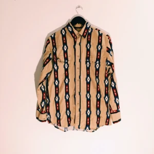  - Wrangler-skjorta med fint incamönster.