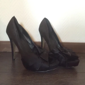  - Snygga skor i bra skick, storlek 40. :)