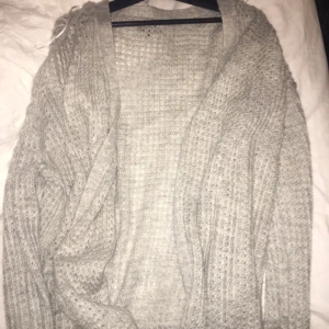  - En fin Cardigan aldrig använd. Från Cubus, finns i Stockholm! 