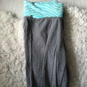  - Träningstights, super sköna. Knappt använd. Det är storlek S men jag som har M kan ha dem utan problem. 