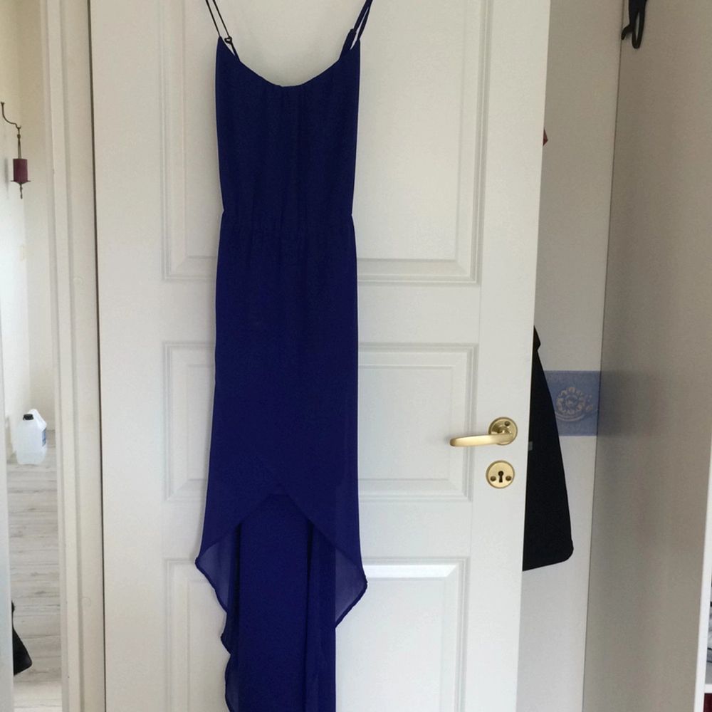Superfin blå klänning med kort | Plick Second Hand