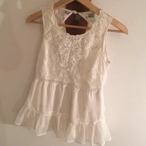  - Denna söta topp från vero Moda storlek XS säljer jag för 70 kronor, köpt för 299 :) 