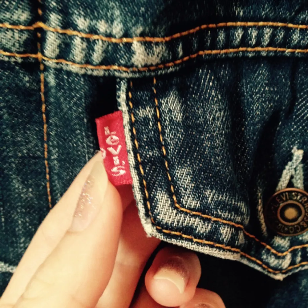 Levi's jeansjacka, strl. L 
Oversize upp till stl. 40
Grymt fint skick! 
Möts i Gbg.. Jackor.