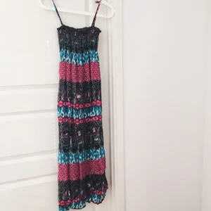  - Sommarklänning från en marknad i Paris (strl S). Nyskick, använt max 3 gånger. 100kr+frakt