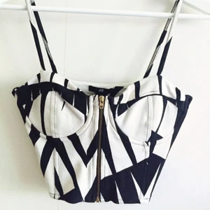 - Bustier från H&M i storlek S. Använd en gång! 