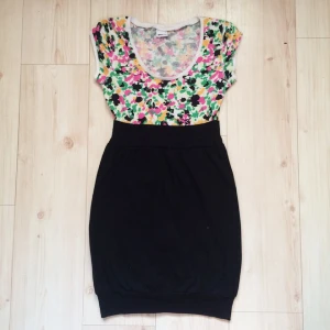 Klänning - tajt klänning👗  kan lämnas i örebro,hallsberg eller askersund!  