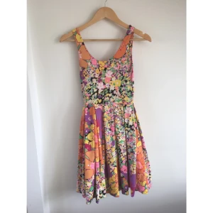  - Somrig klänning från h&m