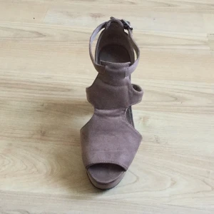  - Klackskor från hm i nude färg