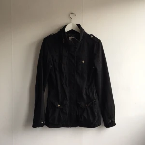  - Fin svart höstjacka!