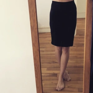  - Firm pencil skirt från Filippa K. Sparsamt använd. Nypris 900kr. Finns i Malmö!