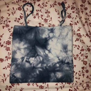  - Ett jättefin croppat spagettilinne med från Pull&bear