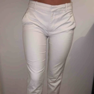  - Vita kostymbyxor i bra skick