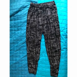  - XS trousers from Weekday, with pockets, suuuper comfortable