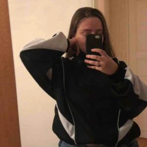  - Jätte snygg tracksuit Köpt på Junkyard för 500 kr! Har använd Max 3 till 5 gånger 💕