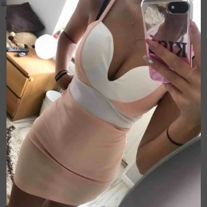  - Oanvänd klänning endast testad  Cs