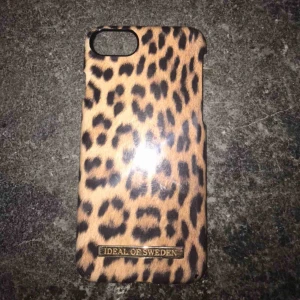  - Fint skal från Ideal of Sweden skal till iphone 7 som hottar upp ens outfit. Pyttesmå skavanker men annars inga fel. Köpt på hemsidan för 300. Frakt ingår :) 
