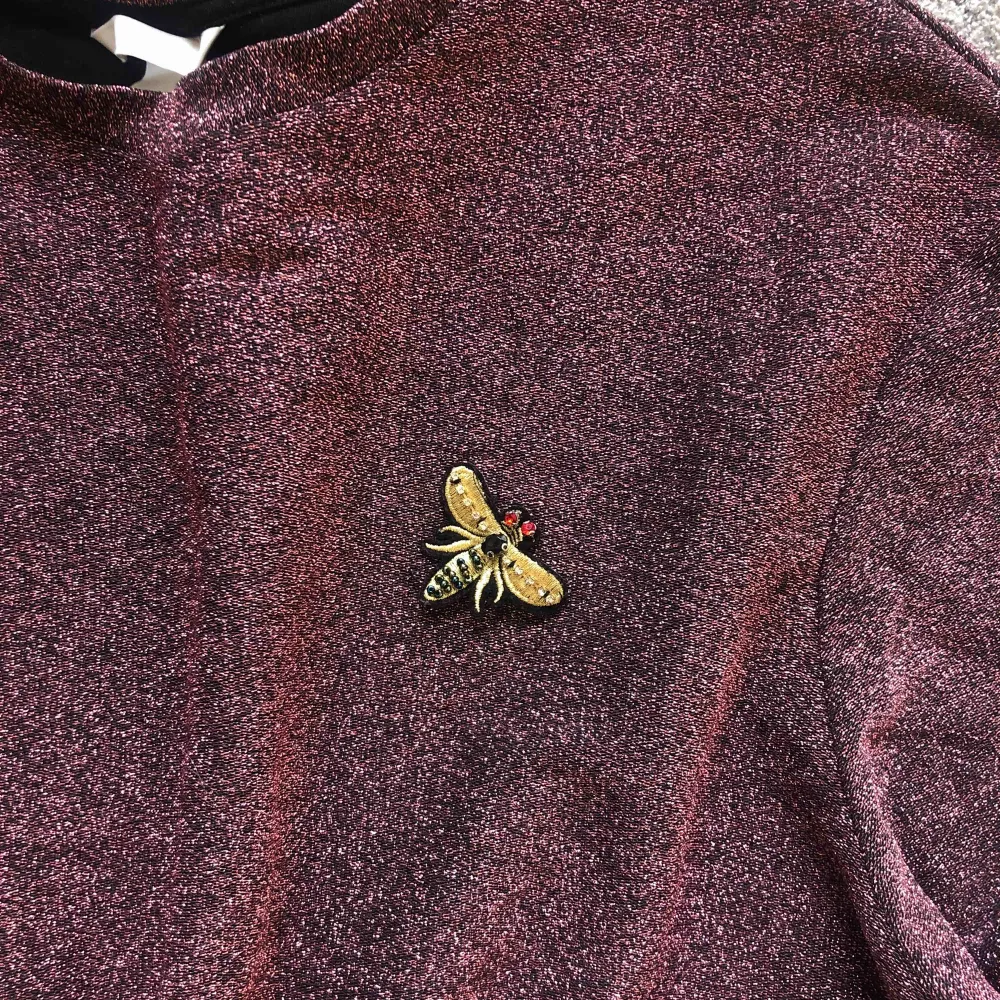 Glitter sweatshirt 🐝 frakt tillkommer . Hoodies.