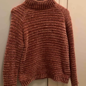  - Stickad tröja från Vero Moda i storlek XS. Köparen står för frakt