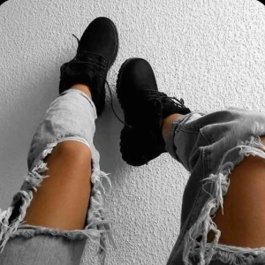  - Nya svarta Timberlands. Använd ett fåtal gånger. Strl 36. Säljer pga förliten storlek.