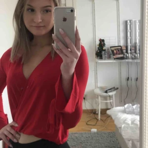  - Jättefin tröja från Ivyrevel!😍😍 Använt 2 gånger☺️. Jag kan mötas upp i Lund annars står köparen för frakten❤️