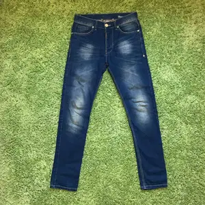 Adrian Hammond jeans köpta från Stayhard. Använda endast 1 gång. Ganska smal passform. Skick: 10 / 10 Ord pris: 799kr