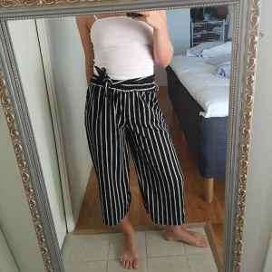  - Snygga croppade byxor från Shein. Står M i men mer som xs-s, dock väldigt stretchiga 