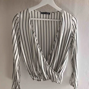  - Skitnsygg blus från Brandy Melville. Påstås passa alla men skulle själv säga att den är en XS/S. (Köparen står för frakten) 