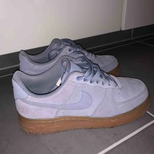  - Wmns Air Force 1 '07 Se Glacier Grey/Grey Med Brown Använda ett fåtal gånger som i nytt skick 