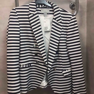  -  kappa från hm. Aldrig använt, därmed Lappen är kvar. Kan skicka mer bild vid behöv!