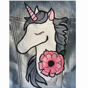 Unicorn jeansjacka! 🥺💖   - Storlek: 134   - Pris: 299 kr + ev frakt   - Skick: Bra ————————————————————————Jeansjacka i storlek 134, med handmålat unicorn motiv på ryggen. Vid frågor eller mer bilder, dm;a mig! 💖