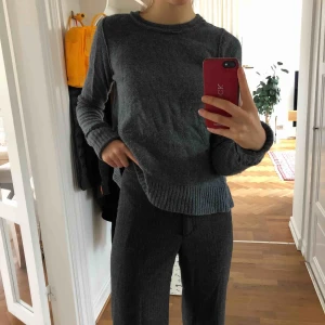  - Mysig tröja från Hunkydory  Snygg i ryggen då den är öppen 